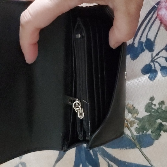 Guess Wallet - Picture 3 of 5